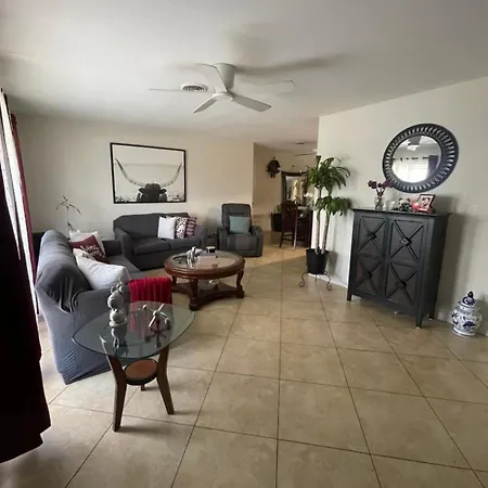 Private Room With Shared Bathroom In Hollywood Area